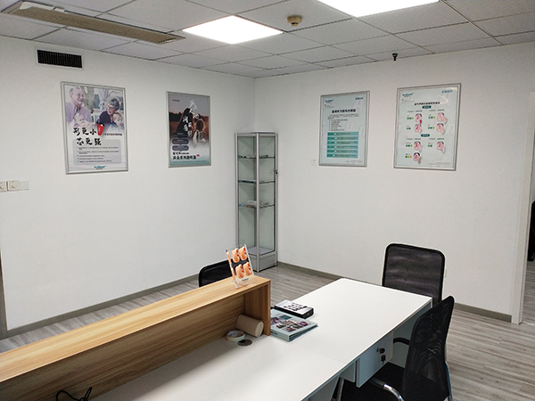 为什么助听器佩戴一段时间后，摘下听不到声音？