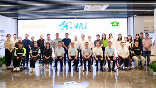 中国残联副理事长莅临爱可声展区，共话科技助残未来