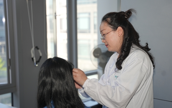 你的耳朵正在悄悄“变老”？警惕这5大听力衰退信号