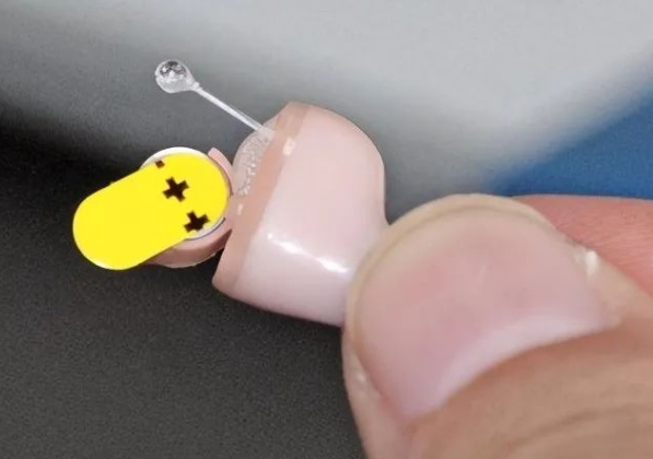 无声/杂音/啸叫？助听器突发状况应对指南