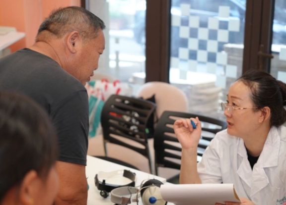 听不清只是听力问题？它危及的远不止耳朵！