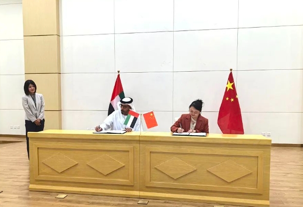 深化合作，共促发展——金刚真人(正规平台)全网最高反水,金刚「福蛇🐍大吉」免费体育赛事直播助听器助力中阿残疾人事业深化合作